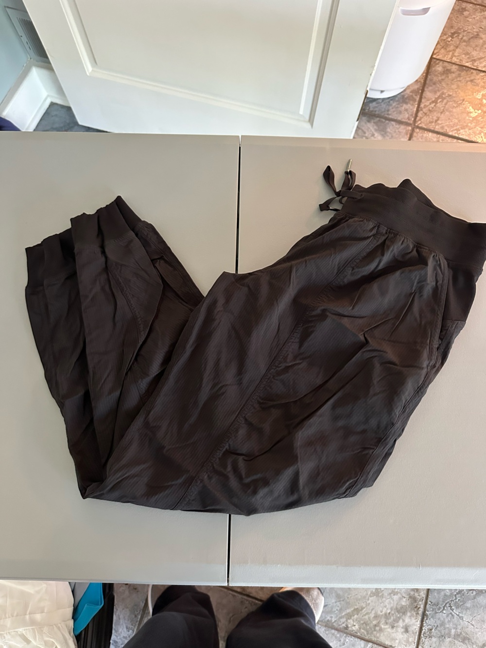 lululemon athletica black lightweight jogger pants